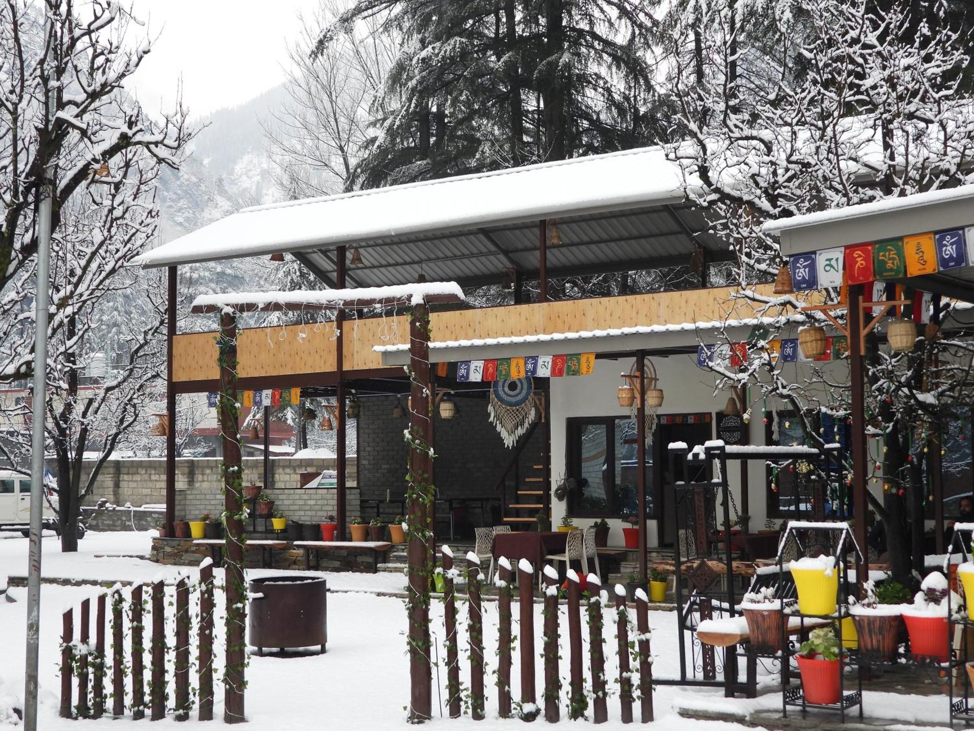 Hotel The Royal Orchard Kasol Exterior foto