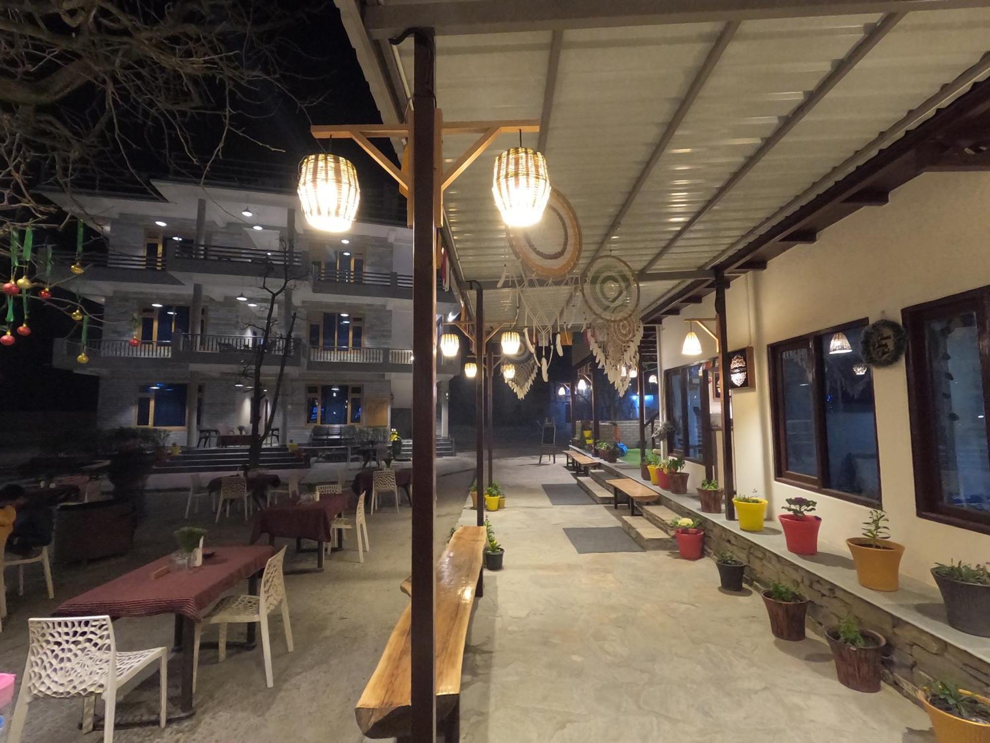 Hotel The Royal Orchard Kasol Exterior foto