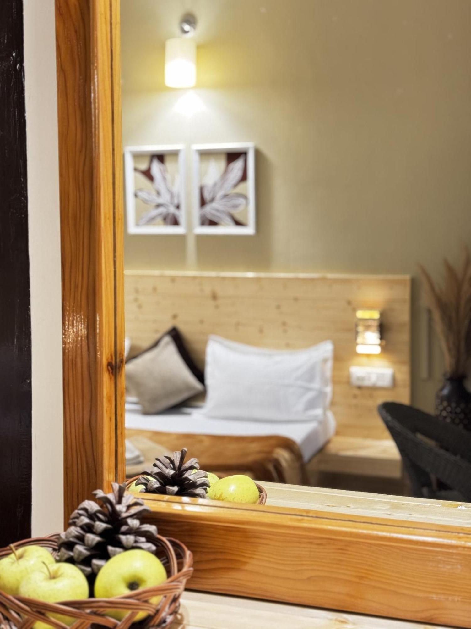 Hotel The Royal Orchard Kasol Exterior foto