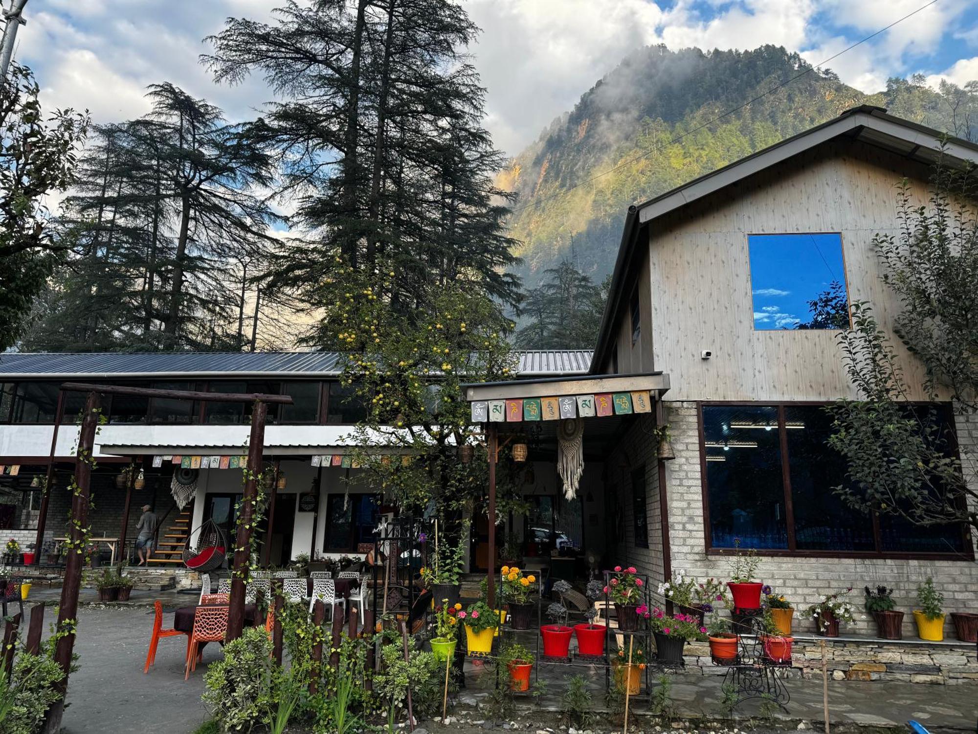 Hotel The Royal Orchard Kasol Exterior foto