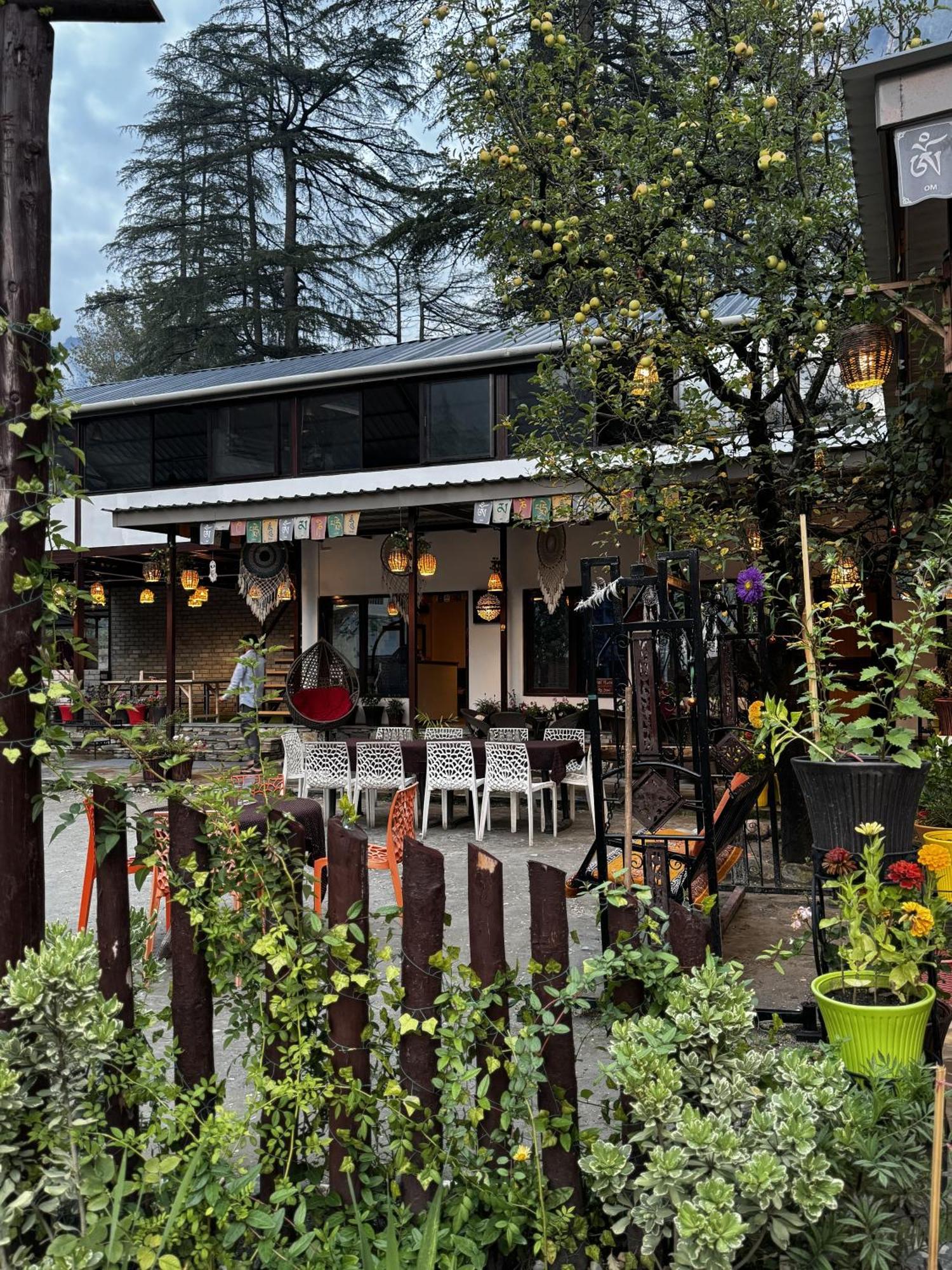 Hotel The Royal Orchard Kasol Exterior foto