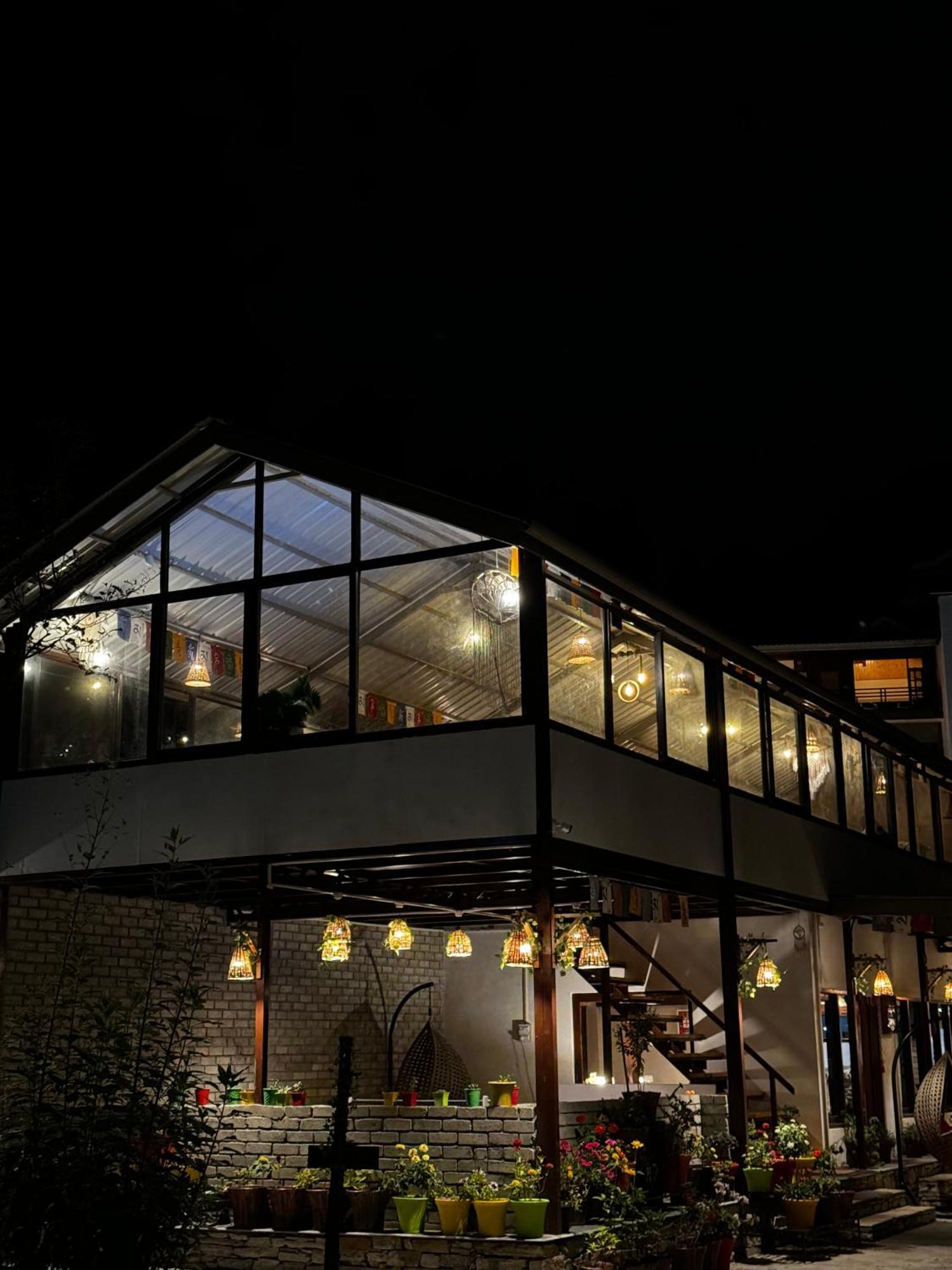 Hotel The Royal Orchard Kasol Exterior foto