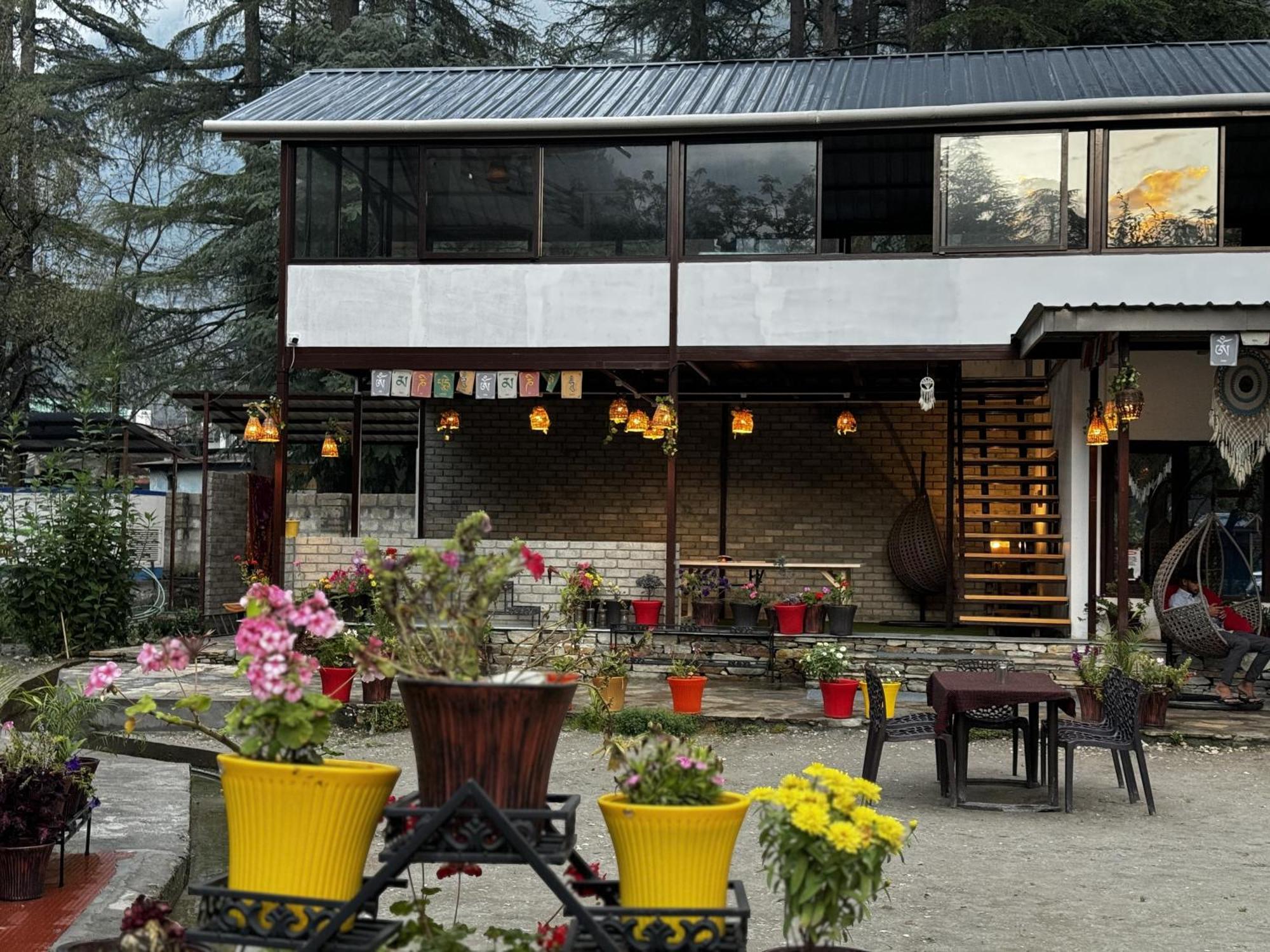 Hotel The Royal Orchard Kasol Exterior foto