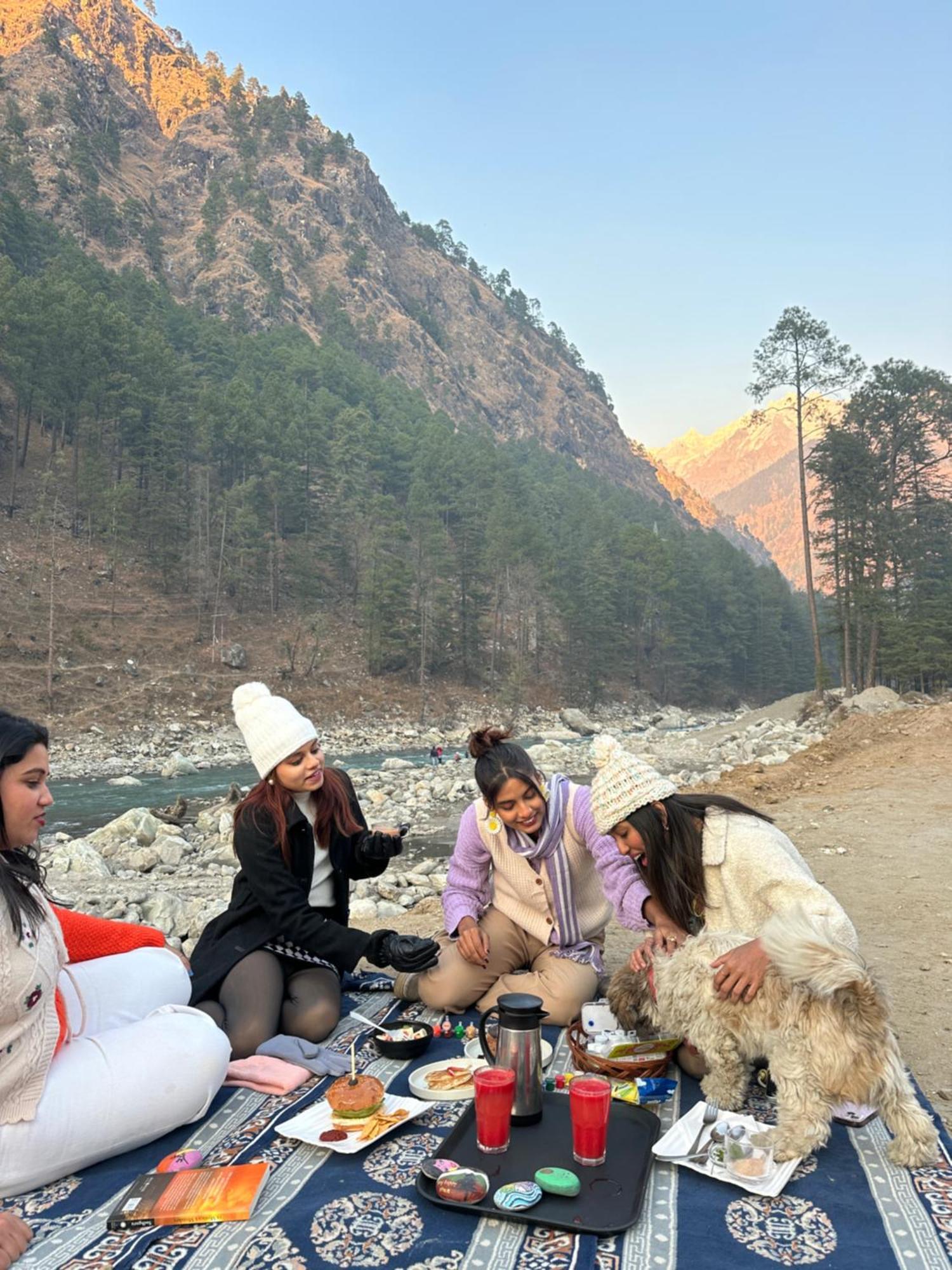 Hotel The Royal Orchard Kasol Exterior foto